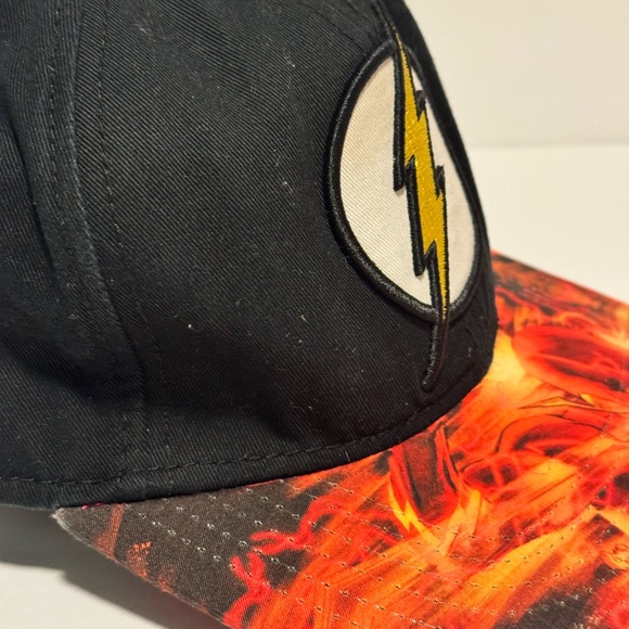 DC Comics The Flash SnapBack One Size Fits Most ( 14+ Intended) - Picture 5 of 9